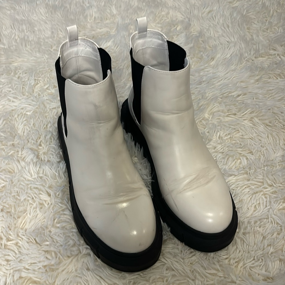 BP white boots